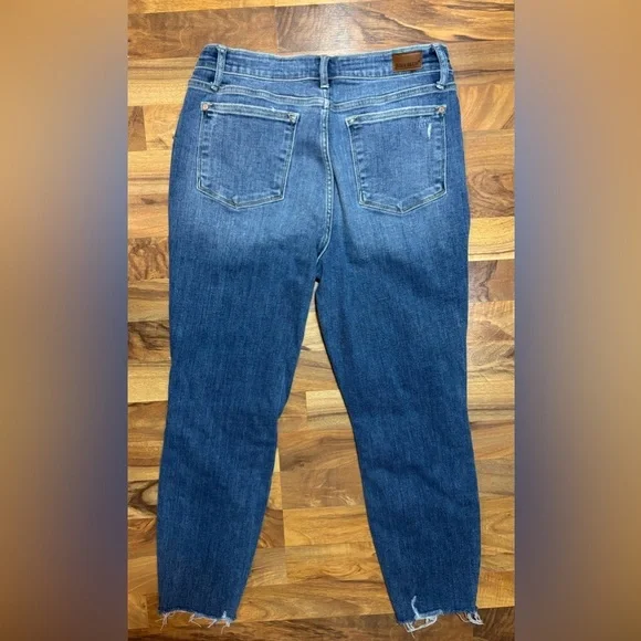 Judy Blue Relaxed Fit Distressed Jeans Medium Wash Raw Hem Size 11/30 - Picture 2 of 6